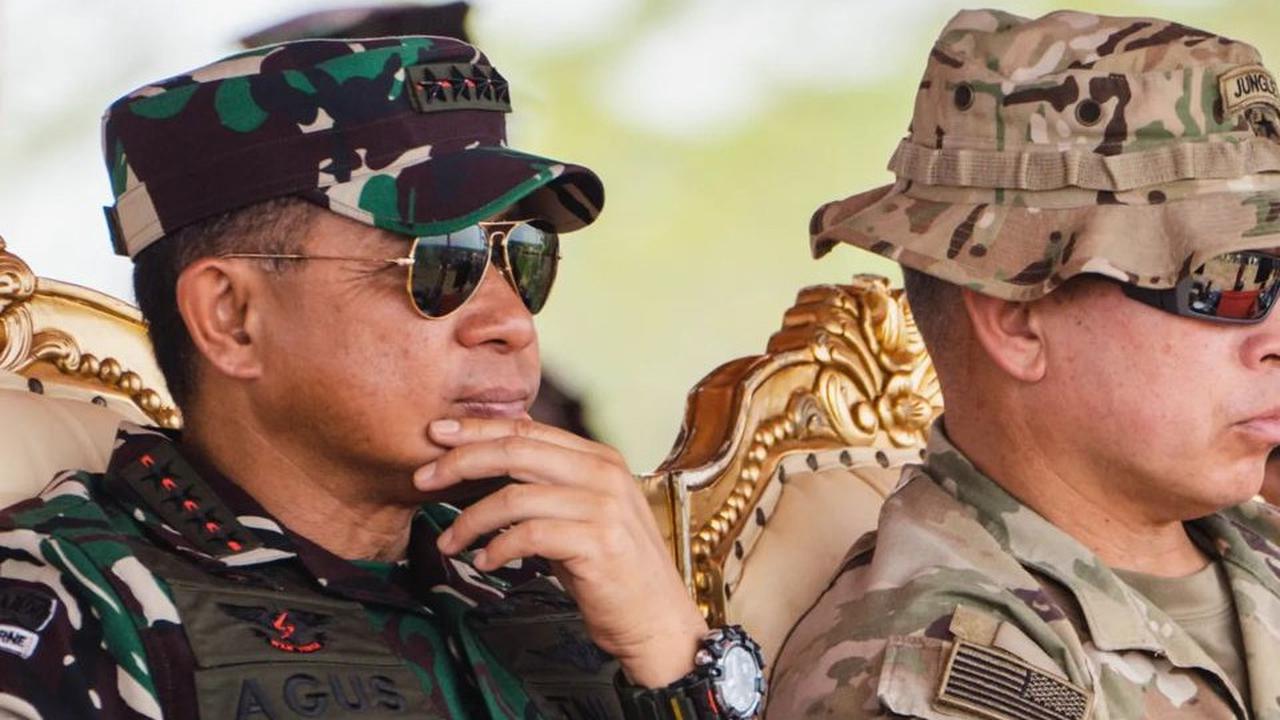Potret Sangar Panglima TNI saat Latihan Gabungan, Pakai Kacamata Hitam Duduk Bareng Tentara Amerika