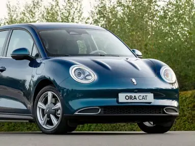 ORA Good Cat merupakan mobil listrik yang memiliki desain retro-classic. Mobil ini berada di kelas city car crossover EV sebagai rival dari Renault Zoe, Honda e, BMW i3 dan Hyundai Ioniq 5. Mobil ini memiliki desain yang sangat menggemaskan. Lekukan body didominasi nuansa membulat. (Source: drive.com.au)