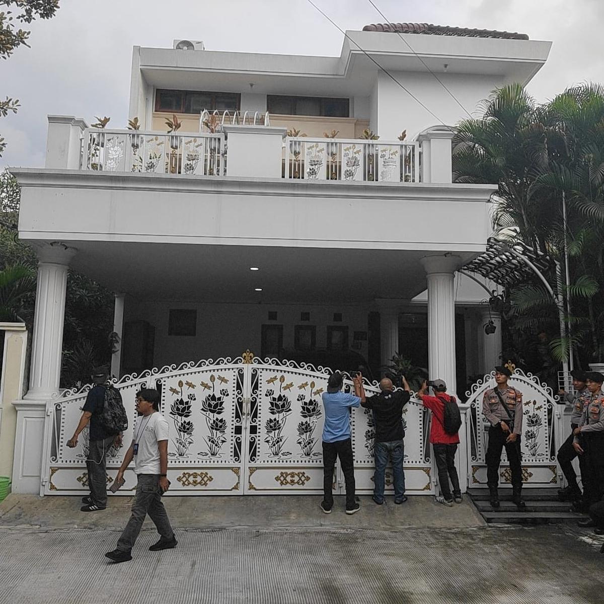 KPK Geledah Rumah Sekjen PDIP