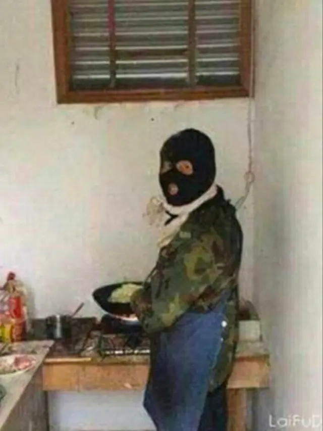6 Kelakuan Absurd Bapak-Bapak Saat Masak, Siap-Siap Ketawa Geli