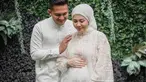 Belakangan ini, pemilik nama lengkap Sarasefeika Kesha juga kerap bagikan foto dengan pamerkan baby bump nya yang sudah semakin membesar. Kesha dan sang suami, Adhi juga tak sabar menantikan kehadiran sang buah hati keduanya ini. (Liputan6.com/IG/@kesharatuliu05)