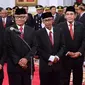 Lima anggota Dewan Pengawas KPK berpose saat pelantikan di Istana Negara, Jakarta, Jumat (20/12/2019). Lima anggota Dewan Pengawas KPK terdiri dari Tumpak Hatorangan Panggabean sebagai ketua serta Harjono, Albertina Ho, Artidjo Alkostar, Syamsudin Haris sebagai anggota. (Foto: Biro Pers Setpres)