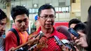 Ketua Yayasan Dharma Putra Kostrad 2, Ashrul Zainudin saat memberikan keterangan pada wartawan di Mal Tebet Green, Jakarta, Kamis (5/3/2015). Penyegelan ini merupakan peringatan ketiga untuk mal Tebet Green. (Liputan6.com/Yoppy Renato)