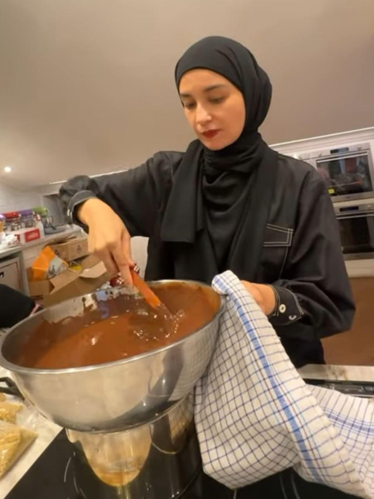 Momen Seru di Balik Kekompakan Shireen Sungkar, Ryana Dea, dan Paula Verhoeven Saat Baking Class