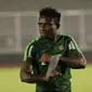 4. Osas Saha - Penampilan apik bersama Tira Kabo membuatnya mendapat satu tempat di Timnas Indonesia. Panggilan ini merupakan yang pertama bagi Osas setelah dinaturalisasi pada 2018 lalu. (Bola.com/M Iqbal Ichsan)