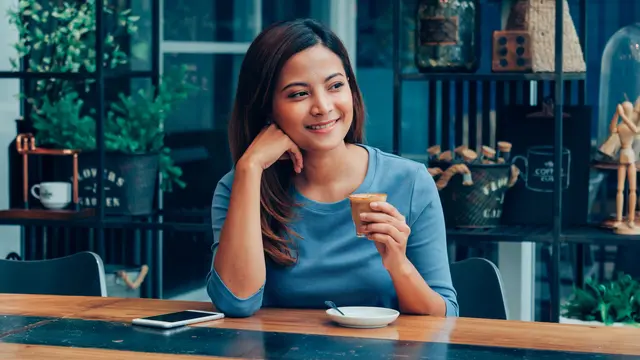 wanita juli menghadapi masalah rumit