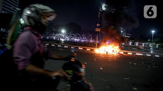 Demo Omnibus Law Cipta Kerja 23 Polisi Terluka 4 Dirawat Intensif News Liputan6 Com