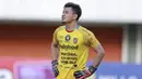 Kiper Bali United, Wawan Hendrawan saat melawan Persita Tangerang dalam laga matchday ke-3 Grup D Piala Menpora 2021 di Stadion Maguwoharjo, Sleman, Jumat (2/4/2021). Bali United bermain imbang 1-1 dengan Persita. (Bola.com/M Iqbal Ichsan)