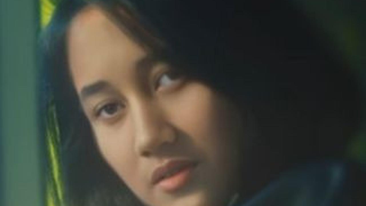 Rambut Pendek yang Jadi Ciri Khas