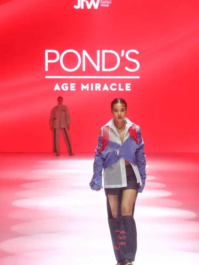 6 Pesona Perempuan 30 Tahun Ke-atas Dian Sastrowardoyo hingga Adinia Wirasti Jadi Model Miracle Runway di JFW 2025