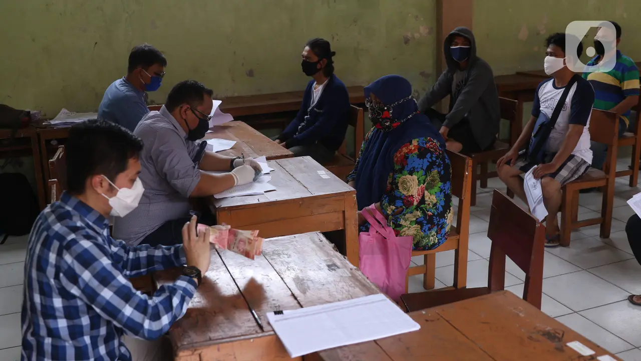 FOTO: Pemprov Banten Salurkan Bansos kepada Warga Terdampak COVID-19