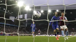 Aston Villa unggul dua gol lebih dulu hingga turun minum lewat gol bunuh diri Marc Cucurella dan aksi Morgan Rogers. (Nick Potts/PA via AP)