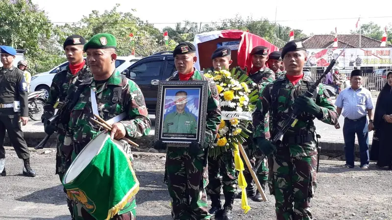 Tangisan Sedih Iringi Pemakaman Anggota TNI yang Gugur di Papua