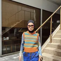 Tampil edgy namun tetap playful, gaya outfit Tantri Namirah selalu seru untuk ditiru. [Foto: Instagram/ Tantri Namirah]