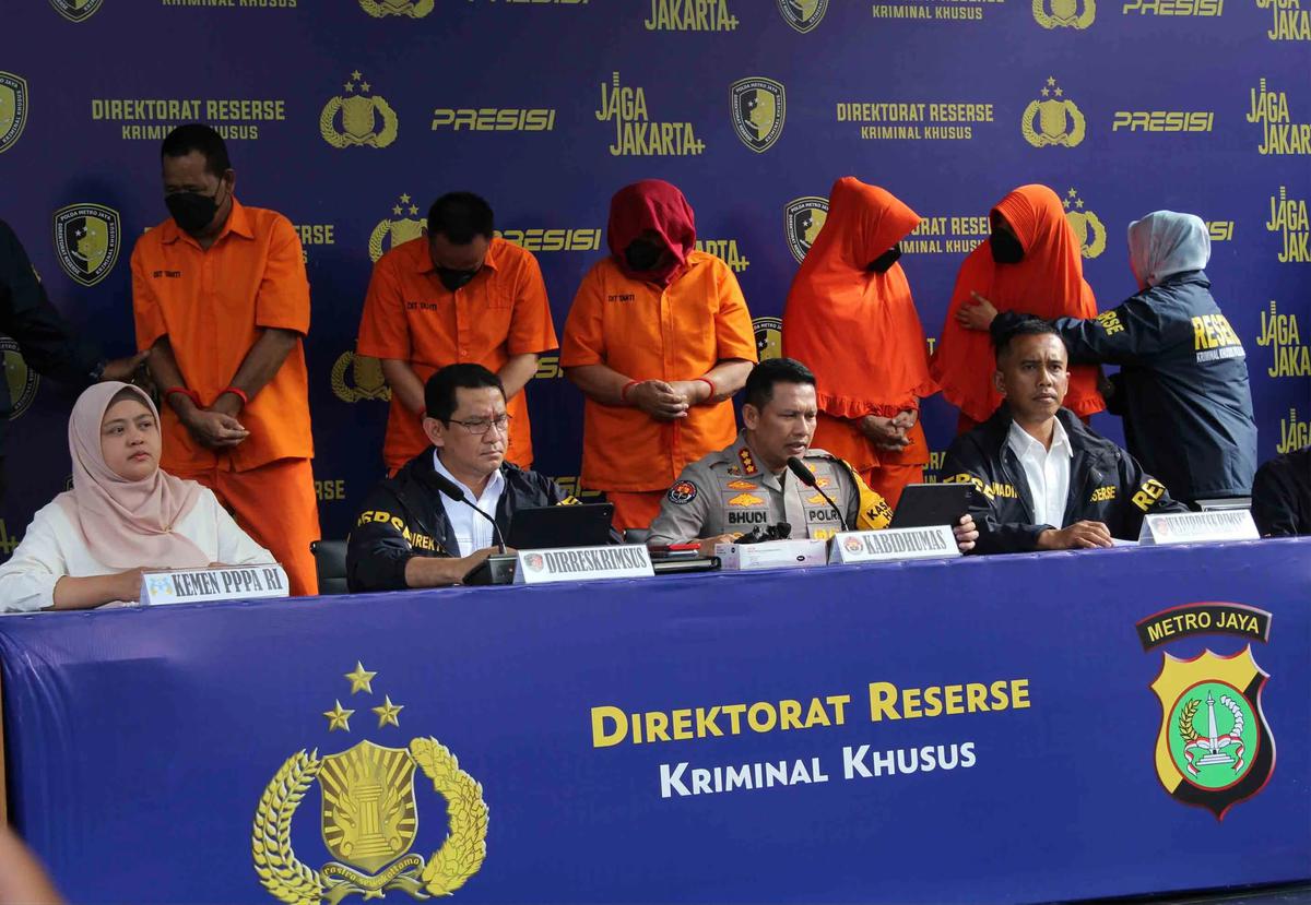 FOTO: Polisi Bongkar Jaringan Aborsi Ilegal Berkedok Layanan Daring