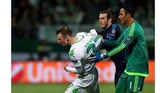 Video highlights leg pertama perempat final Wolfsburg vs Real Madrid pada hari Rabu (6/4/2016). Cristiano Ronaldo kecewa golnya dianulir karena dianggap off-side.