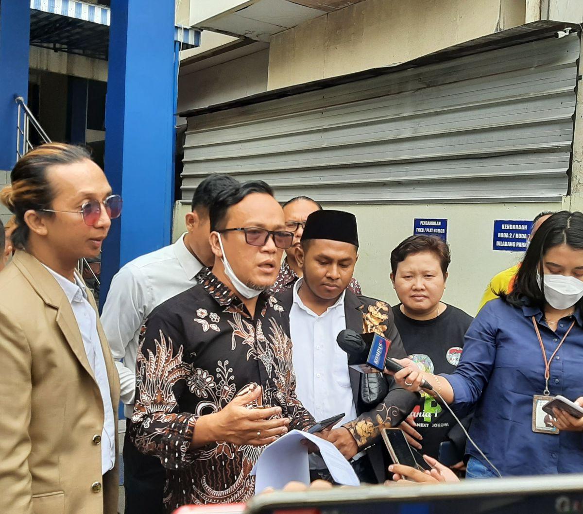 "Kayaknya enggak ada. Enggak ada. Enggak ada sampai arah-arah sana ya terkait hal itu. Enggak ada," ucap Noel.