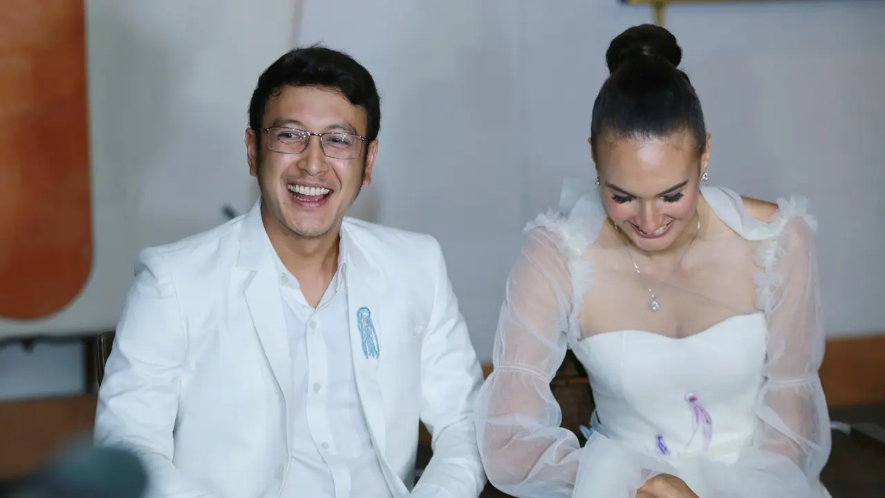 [Bintang] Alasan Nadine Chandrawinata Jatuh Cinta Pada Dimas Anggara