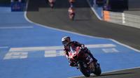 Pembalap Ducati, Andrea Dovizioso, saat latihan bebas pertama (FP1) MotoGP Andalusia 2020 di Sirkuit Jerez, Jumat (24/7/2020). Vinales mengukir waktu lap tercepat dan Rossi menempati posisi kedua. (AFP/Javier Soriano)