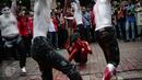 Aksi teaterikal yang menyindir keberadaan Freeport di Indonesia, Jakarta, Jumat (24/2). GMNI menolak pihak asing menguasai aset negara. (Liputan6.com/Faizal Fanani)