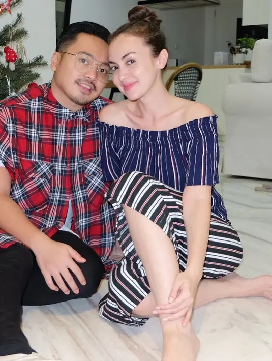 Pasangan yang sebelumnya santai untuk mendapatkan momongan itu, mulai gelisah. Selain doa yang dipanjatkan setiap saat, Rianti dan Cass memiliki rencana mengikuti program medis guna mendapat momongan. (Instagram/riantic)