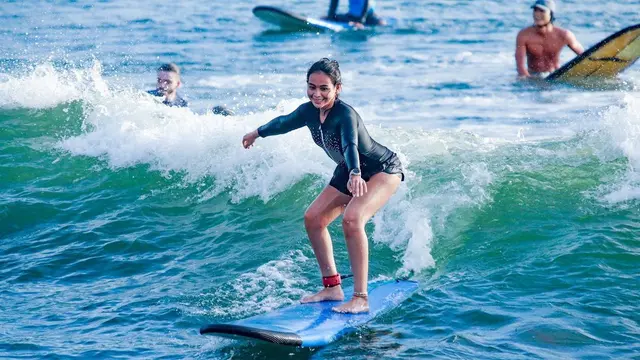 Sahila Hisyam lakoni olahraga surfing (Instagram/sahilahisyam)