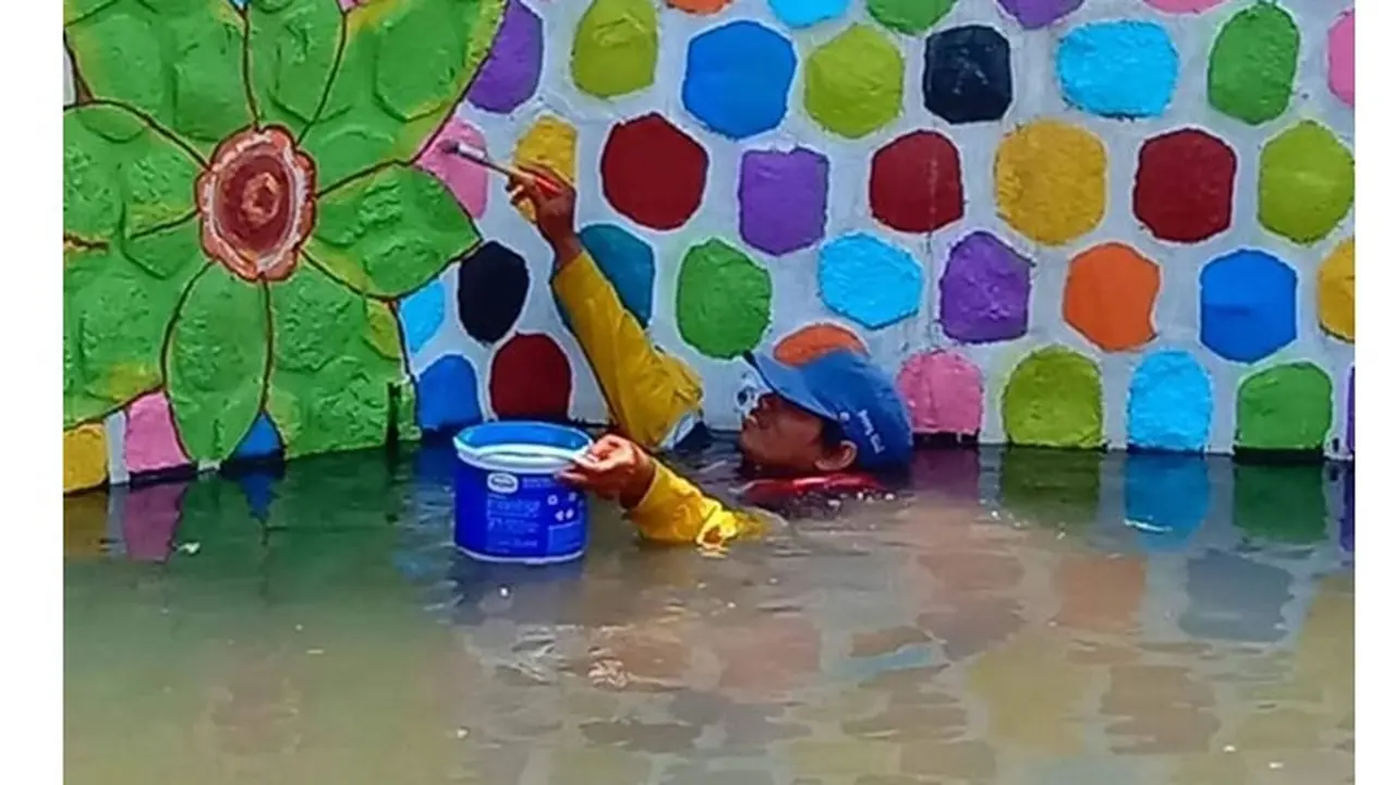 5 Kelakuan Orang saat Mengecat Dinding Ini Penuh Usaha Keras