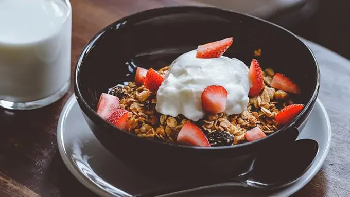 Makan sedikit/copyright Unsplash.com/Hanny Naibaho