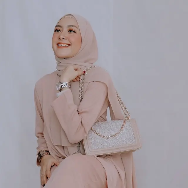 Lama Tak Muncul di Layar Kaca, Ini 7 Potret Terbaru Richa Novisha