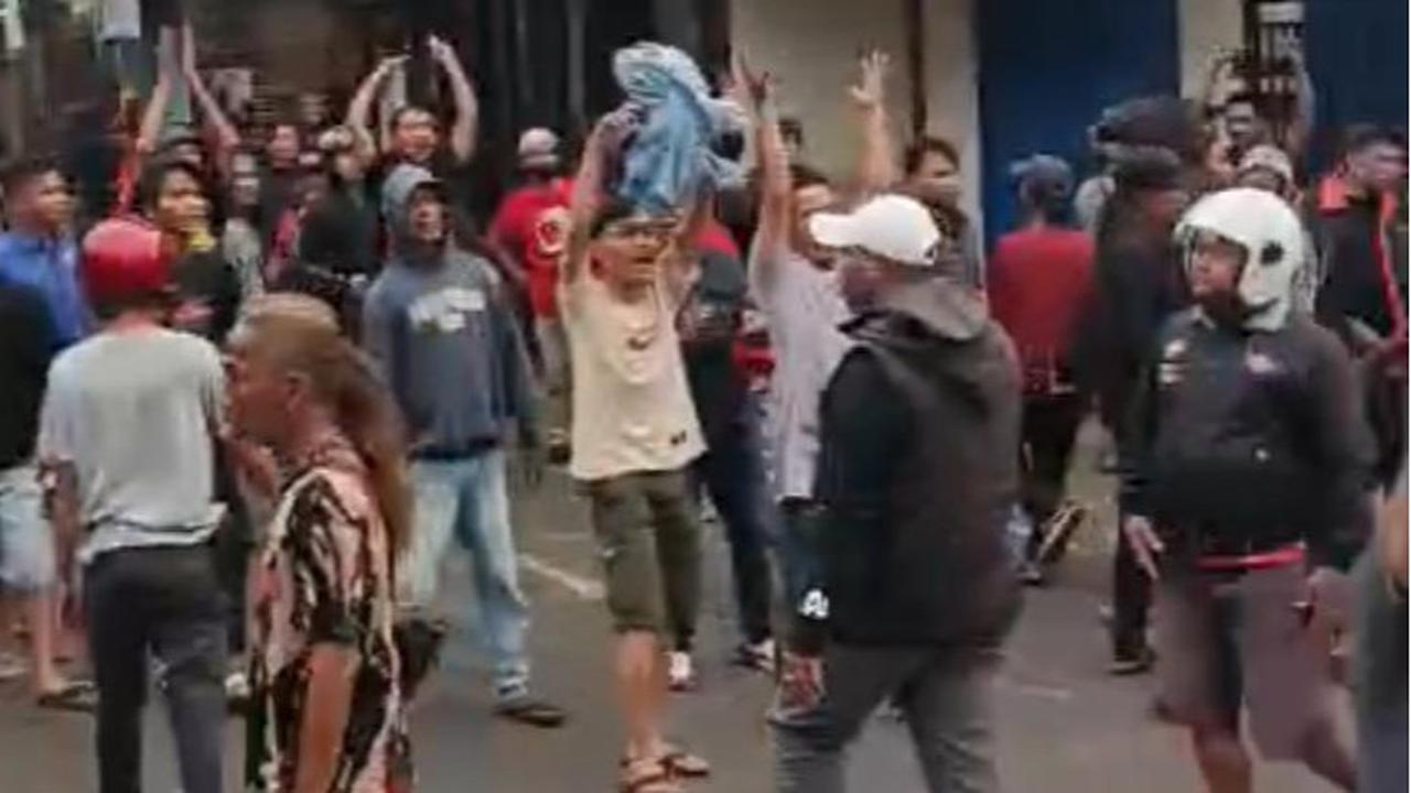 2 Kelompok di Depok Terlibat Bentrokan, Diamankan Golok dan Stick Golf