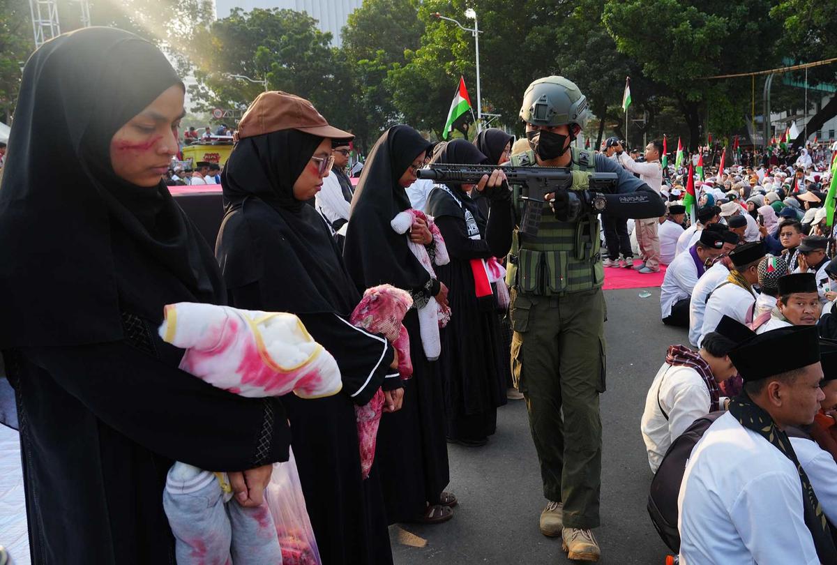 FOTO: Indonesia Melawan Genosida: Ribuan Pengunjuk Rasa Serukan Keadilan untuk Palestina