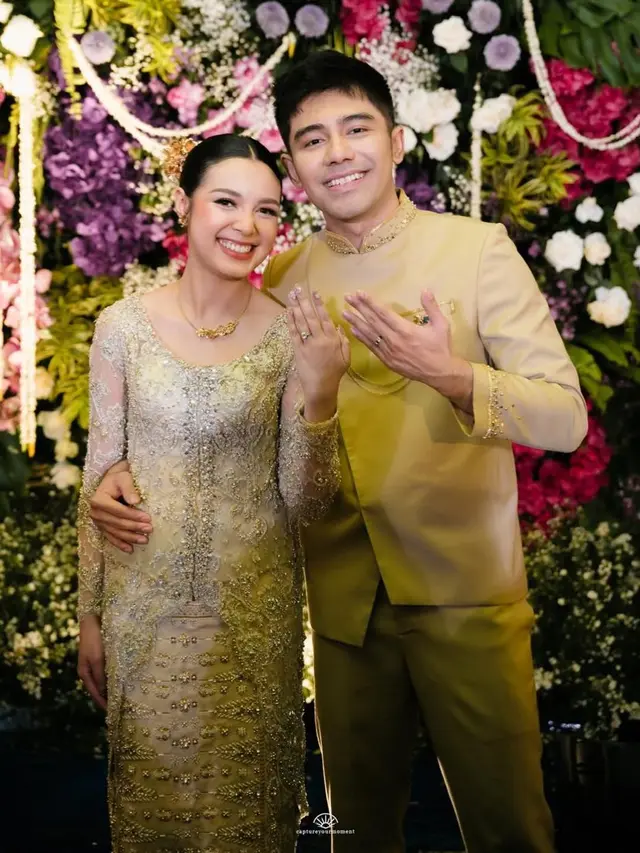6 Potret Lamaran Riza Syah dan Claudia Andhara, Romantis di Hari Valentine