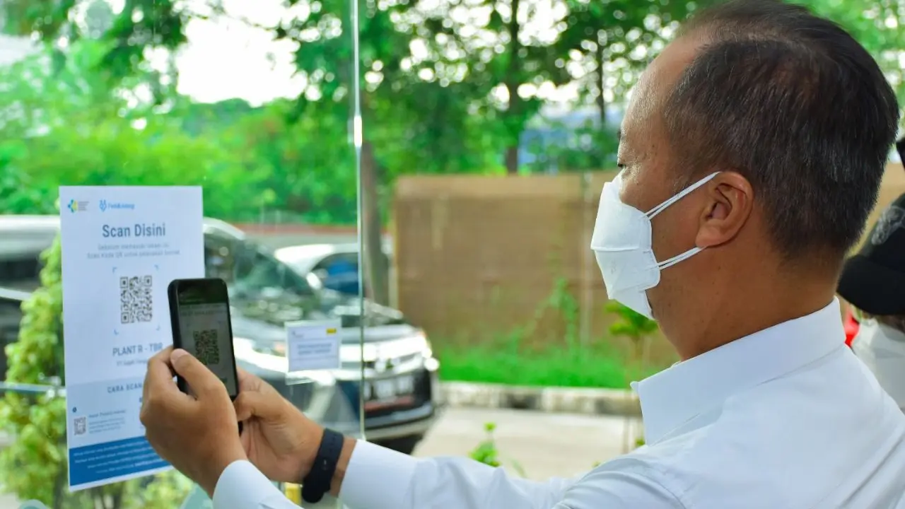 Menteri Perindustrian Agus Gumiwang Kartasasmita menambah aturan penggunaan aplikasi PeduliLindungi dalam Izin Operasional dan Mobilitas Kegiatan Industri.