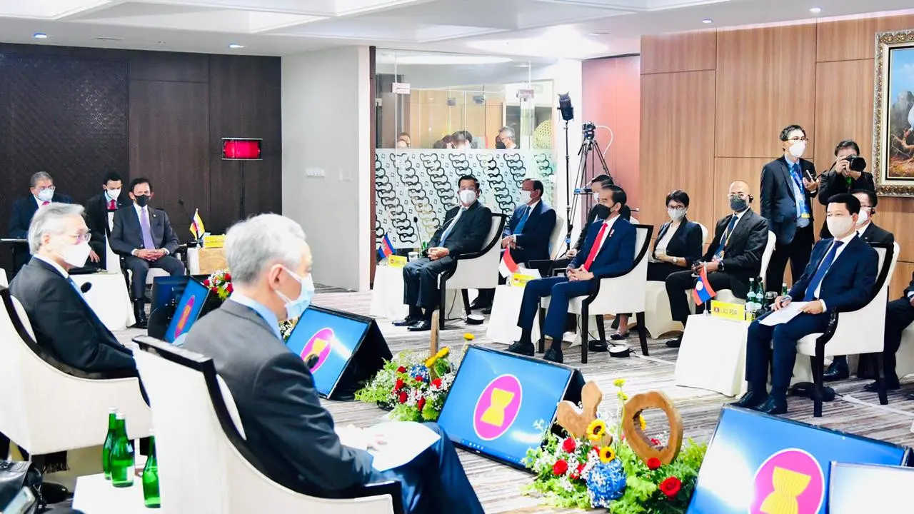 ASEAN Leaders Meeting yang dihadiri para pemimpin negara ASEAN telah dimulai dan fokus membahas isu Myanmar.