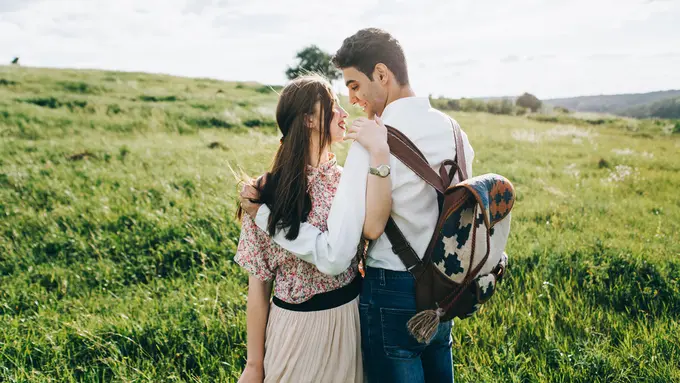 pasangan bahagia romantis