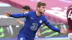 Striker Chelsea, Timo Werner melakukan selebrasi usai mencetak gol ke gawang West Ham United dalam laga lanjutan Liga Inggris 2020/2021 pekan ke-33 di The London Stadium, London, Sabtu (24/4/2021). Chelsea menang 1-0 atas West Ham. (AFP/Andy Rain/Pool)