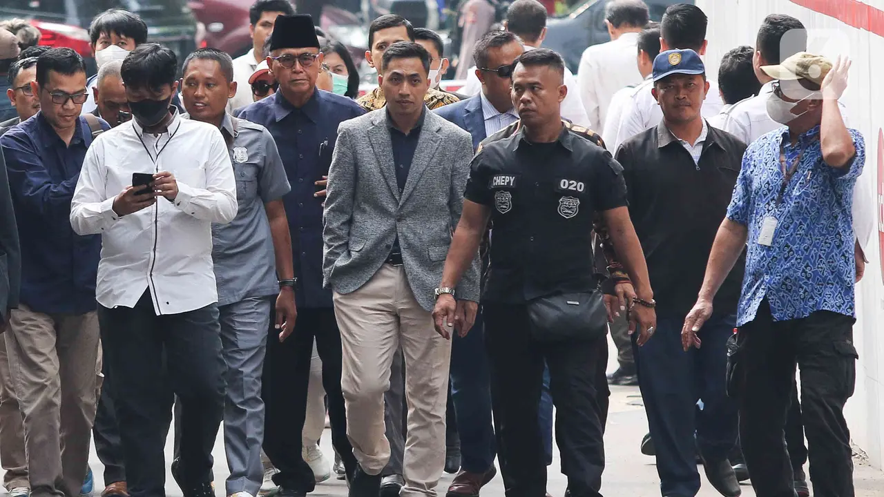 Anak pimpinan Pondok Pesantren atau Ponpes Al Zaytun, Panji Gumilang yang berinisial IP dan AP mangkir dari panggilan kepolisian hari ini, Selasa (25/7/2023).