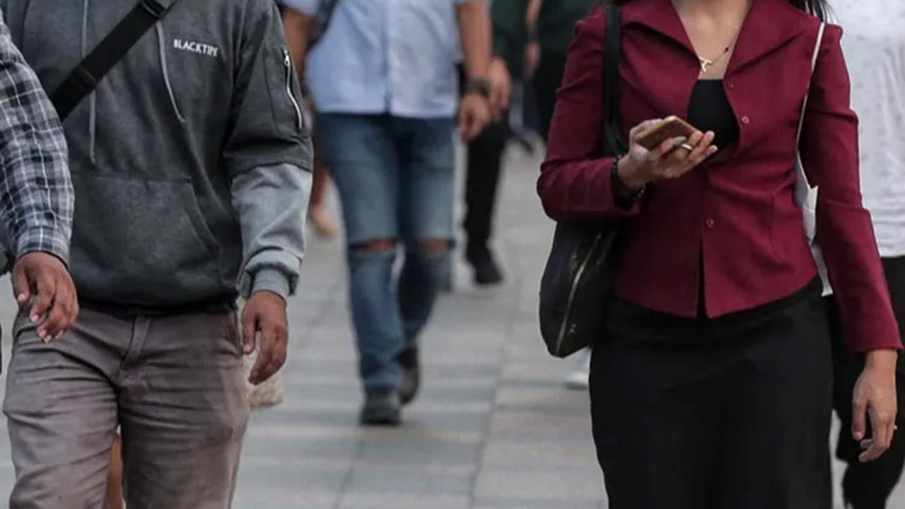 Lantas, kapan pekerja Indonesia bisa memiliki gaji minimal Rp10 juta per bulan?
