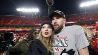 Taylor Swift dan Travis Kelce di AFC Championship Game 26 Januari 2025 di Kansas City, Missouri. (David Eulitt/Getty Images/AFP David Eulitt / GETTY IMAGES NORTH AMERICA / Getty Images via AFP