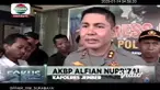 Aparat Kepolisian Resor Jember menetapkan seorang ayah EW (41), warga Desa Sukorambi yang menyekap anak kandungnya berinisial, MI (12), dengan diborgol tangan dan kedua kakinya di sebuah kandang ayam di dalam rumahnya.