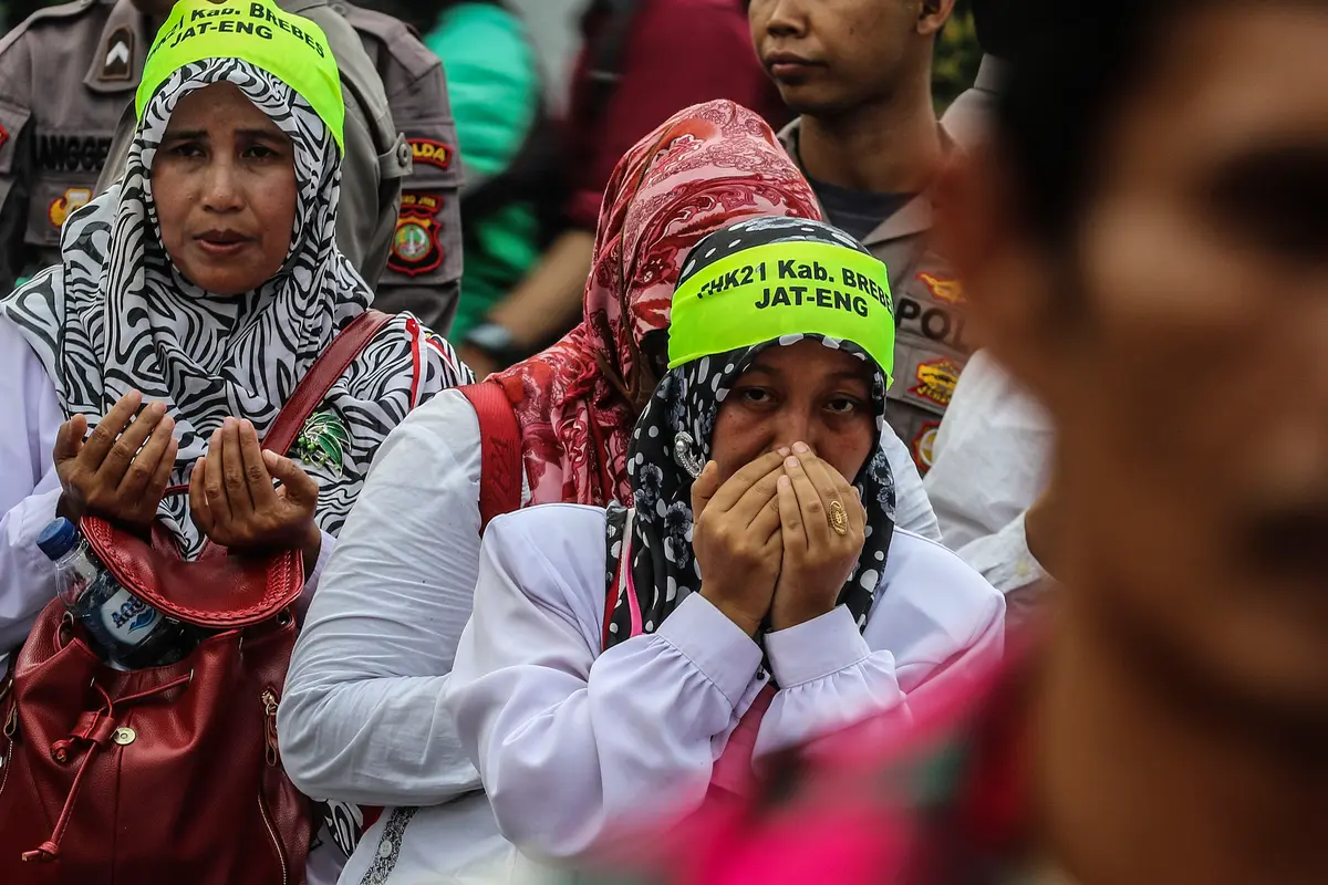 Honorer Kategori Dua Serbu Gedung DPR
