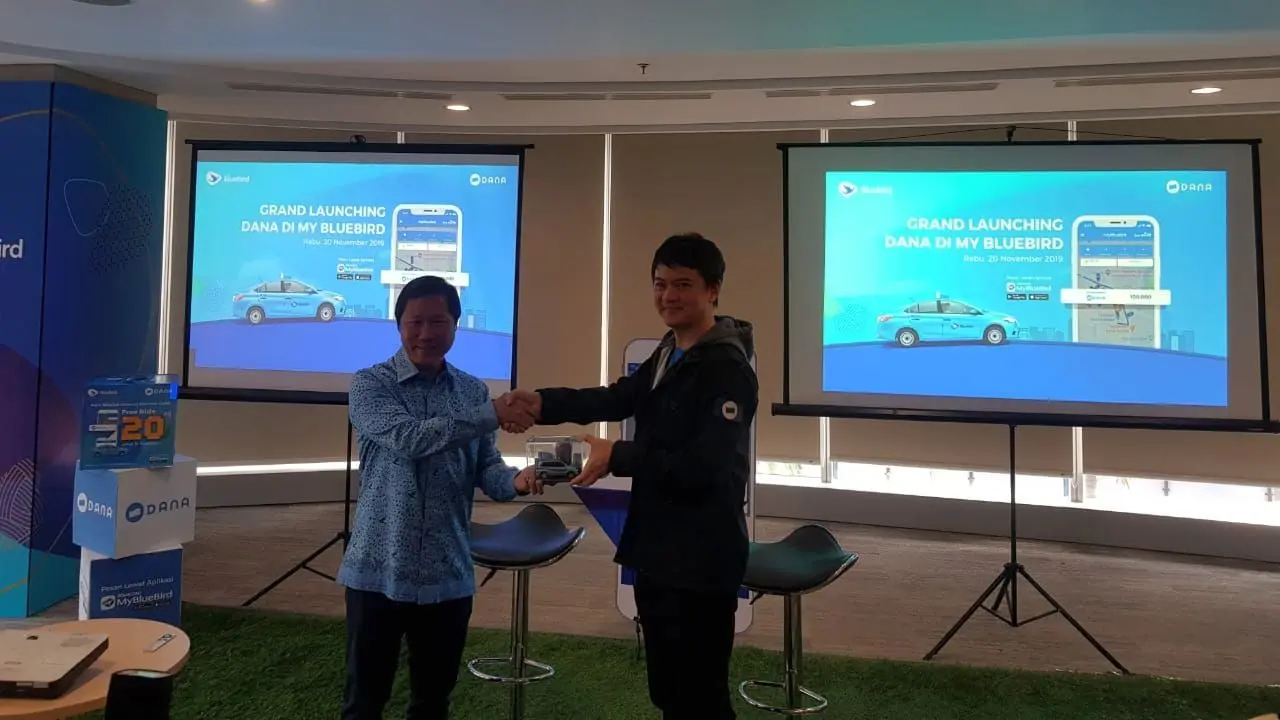 PT Blue Bird Tbk menggandeng dompet digital DANA, sebagai salah satu alternatif metode pembayaran nontunai di aplikasi My Bluebird.