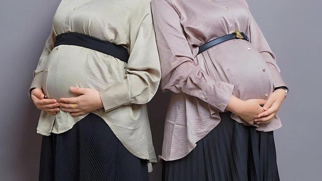Perpaduan Blouse dan Rok Plisket dengan Variasi Belt<br>