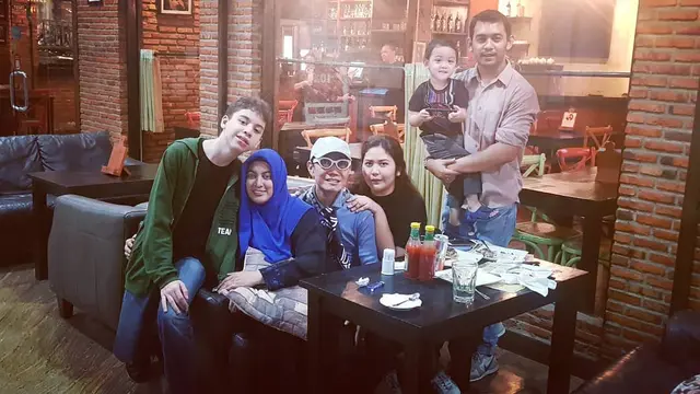 Jane Shalimar Meninggal Dunia, Ini 7 Potret Kenangannya Bersama Anak dan Keluarga