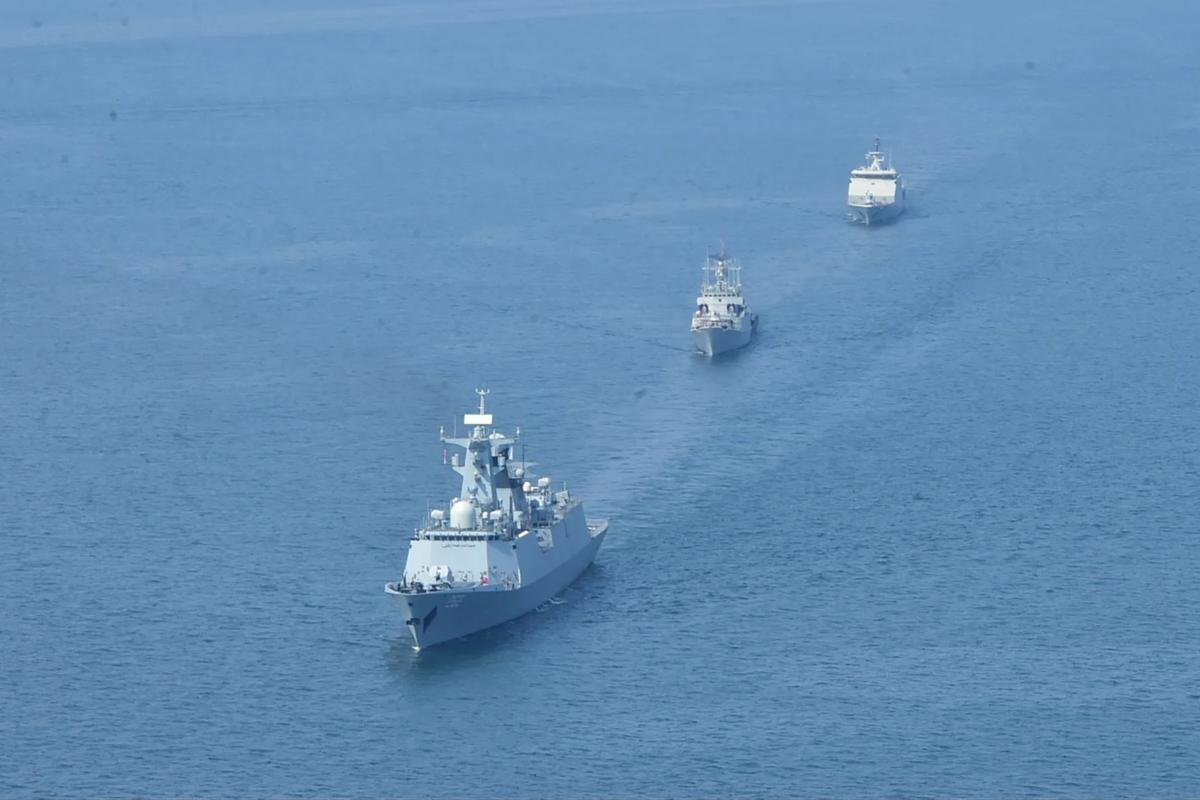 FOTO: TNI AL dan Pakistan Navy Gelar Latihan Tempur Bersama di Laut Jawa