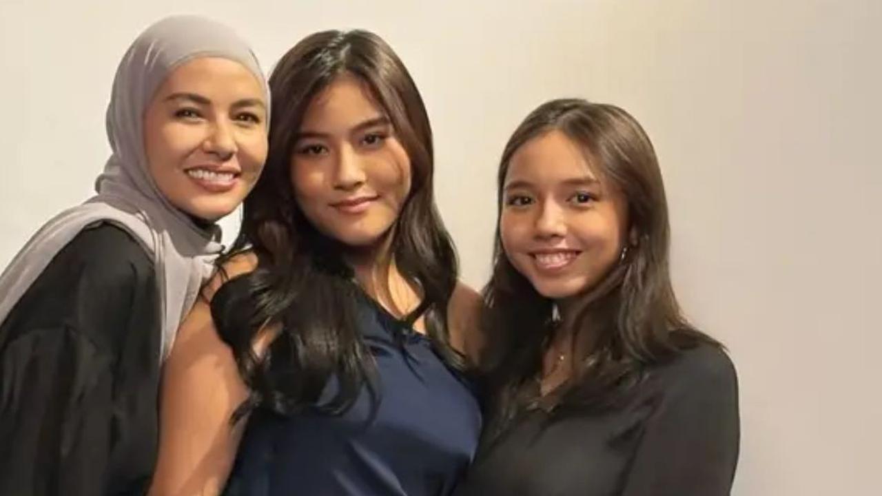 Inspirasi Model Dress Biru Putri Meisya Siregar yang Anggun dan Curi Perhatian