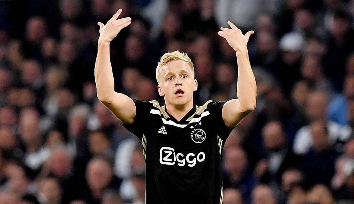 7. Donny van de Beek - Pemain 23 tahun itu resmi berseragam Manchester United pada musim panas ini. Penampilan apiknya bersama Ajax Amsterdam membuat Manchester United tak ragu memboyongnya ke Old Trafford. (AFP/Emmanuel Dunand)
