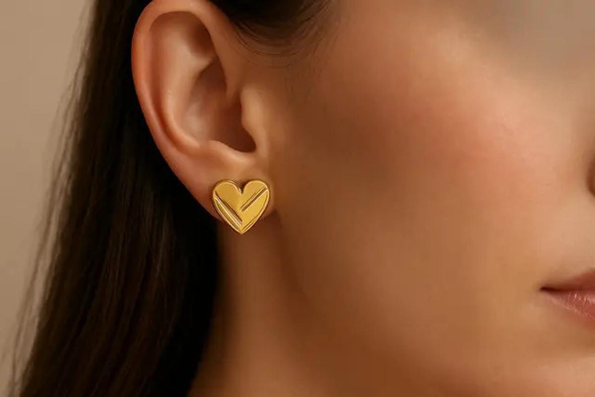 7 Model Anting Emas Tusuk Terbaru 2025, Simpel tapi Elegan untuk Berbagai Gaya