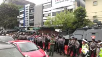 Suasana depan gedung bekas PN Jakarta Pusat selama sidang Ahok berlangsung. (Liputan6.com/Fachrur Rozie)