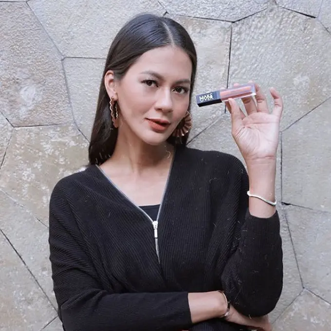 Tertutup Masker atau Tidak, Tampilan Bibir Transferproof yang Cantik Itu Tetap Penting Lho!